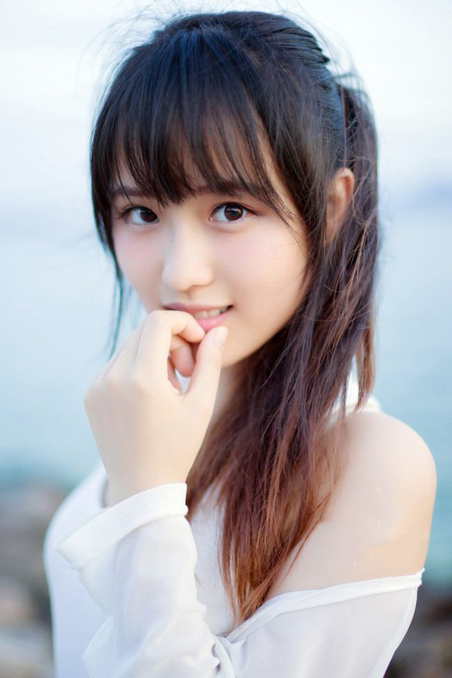 “那庞统真的如此厉害？”马谡疑惑的看向诸葛亮，庞统的名字他自然也听过，随着庞统出仕吕布，一些黑历史也渐渐被挖出来，那对于荆襄世家来说，并不是一件好事，当初庞统初出茅庐，欲见刘表，却因为长得太丑，连刘表的面都没有见到，恰逢吕玲绮在荆州横行，被蔡瑁所困，正是因为庞统相助，才得以脱困，然后不知怎么的，就跑去了西域，创下了不小的功业，而后在冀州时正式效忠吕布，助吕布推广均田，也是从那时候开始，荆州庞家，因为庞统的原因开始遭到排斥，声势大不如前，这两年更是销声匿迹。